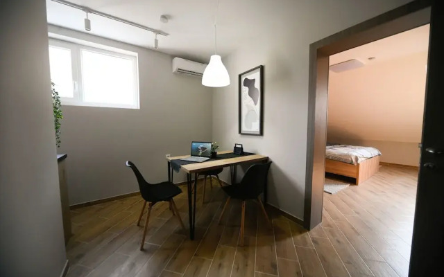 Manoir Apartments