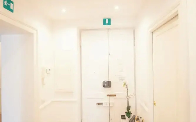 Vatican Beautiful 2Br Apartment