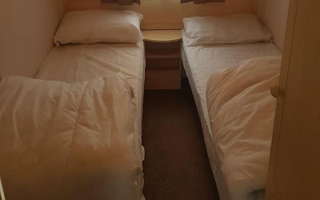 T & J's Caravan - 129 Happy Day's