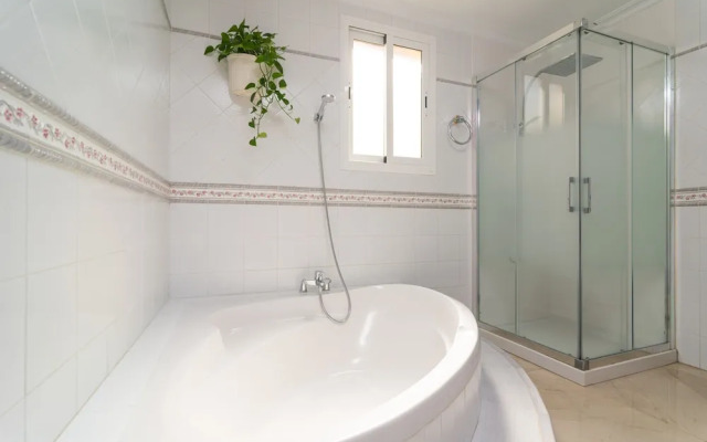 Unio 36 in Ariany With 4 Bedrooms and 2 Bathrooms