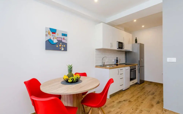 Apartment Moon River