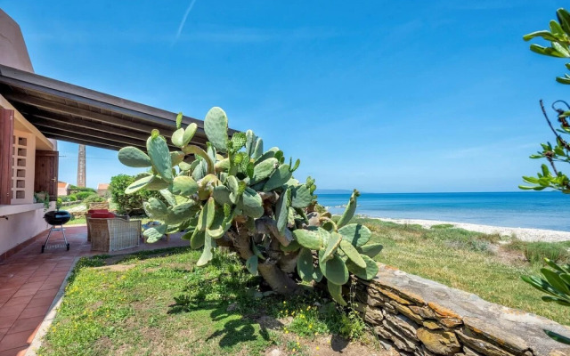 Villino Maja 2 Bedrooms Apartment in Stintino