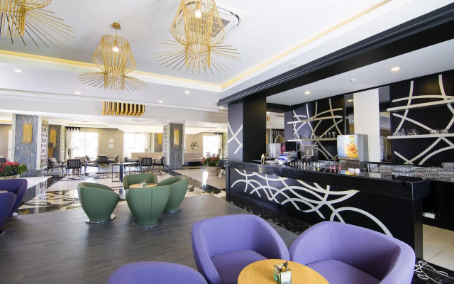 Port River Hotel & Spa