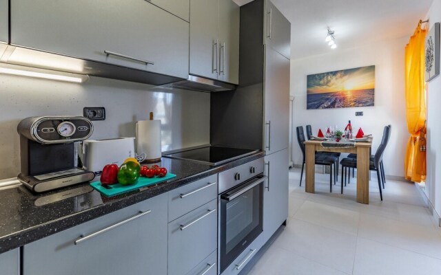 Nice Apartment in Liznjan With 1 Bedrooms and Wifi
