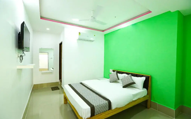 OYO 90380 Hotel Golden City