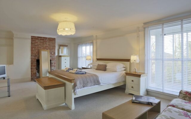 Stylish Holiday Home in Snape With Garden
