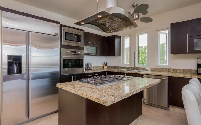 Expansive Views of Famous Cabo Arch: Villa Sirena