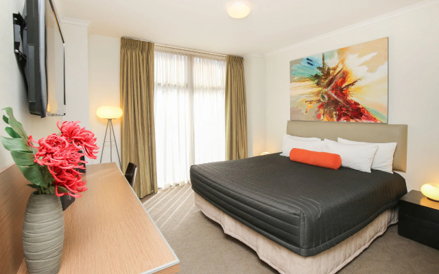 Indulge Apartments - Ontario