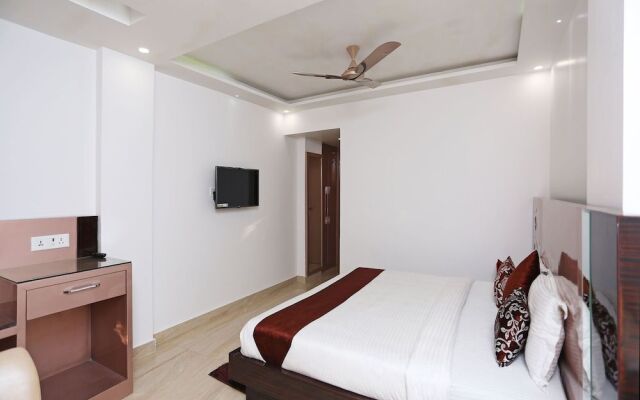 OYO 10076 Hotel Skylark