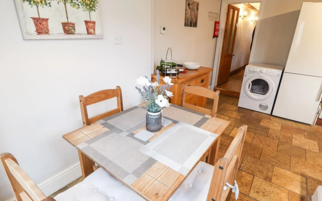 Thames Cottage