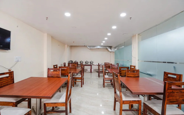 Fabhotel Ada Residency