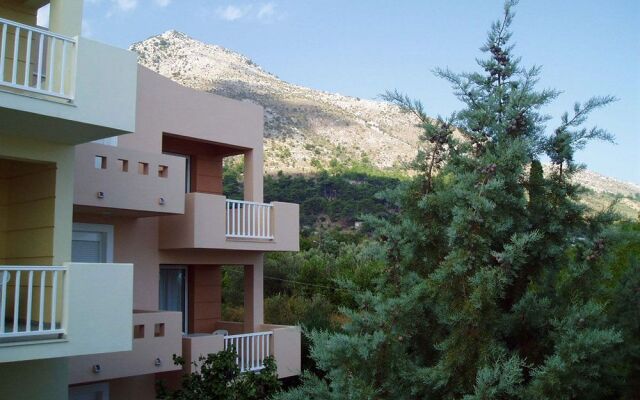 Iason Apartments & Studios