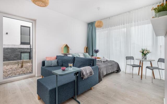 Sunny Apartments by Renters