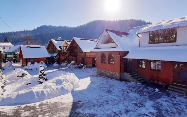 "Обійми гір"Котеджі