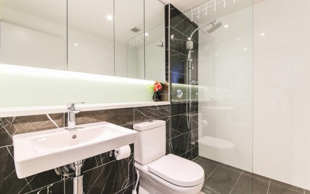 Scenic Waterfront Apartment Wentworth Point