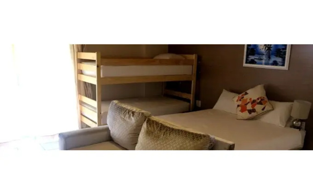 Umgwezi Lodge And Backpackers