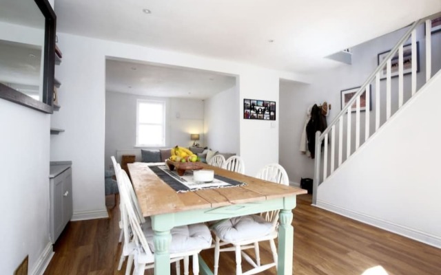 Modern, Chic 2BR Townhouse in Central Oxford