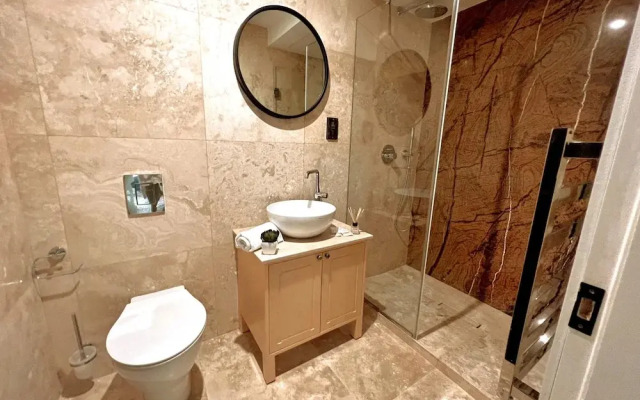 Local Gem Spacious 2BR 2BA Duplex Apartment