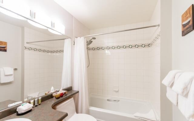 Fabulous Location Private Hot Tub, NO Car Needed, Sleeps 8