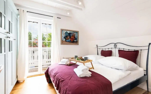 2HomeRent Emily