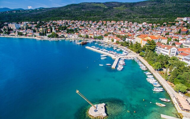 Stunning Home in Crikvenica With Jacuzzi, Wifi and 4 Bedrooms