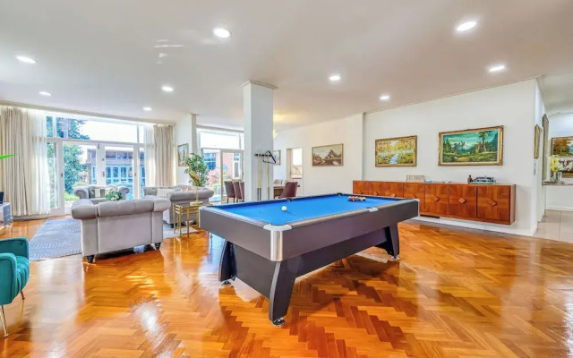 StayAU Spacious 6BR McKinnon Pool Home