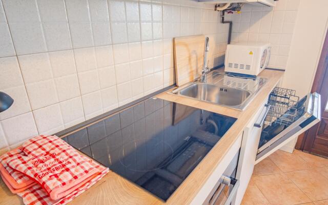 The House in the Vineyard - Italian Homing