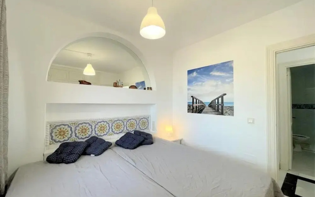 Seaside Flat With Shared Pool