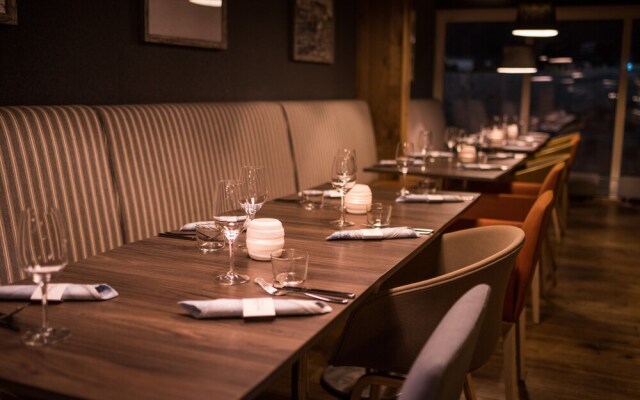 Svalbard Hotell - Polfareren