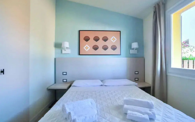 Hotel with swimming pool just 300 mt from the Baia delle Mimose-beach