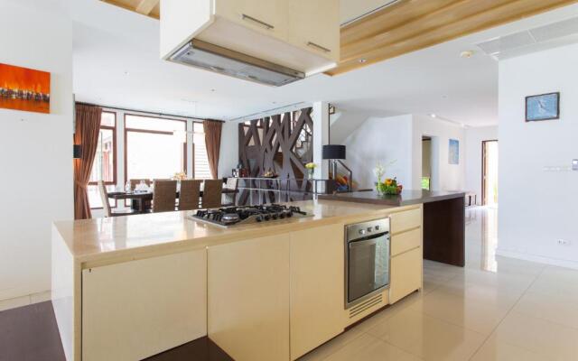 Amatapura Beachfront Villa 10