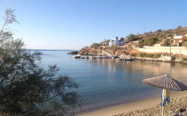 Manos Syros Rooms & Apartments