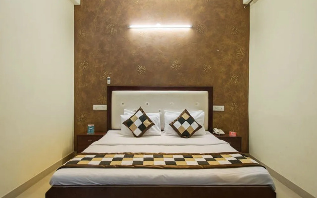 OYO 648 Hotel Royal Ecstasy