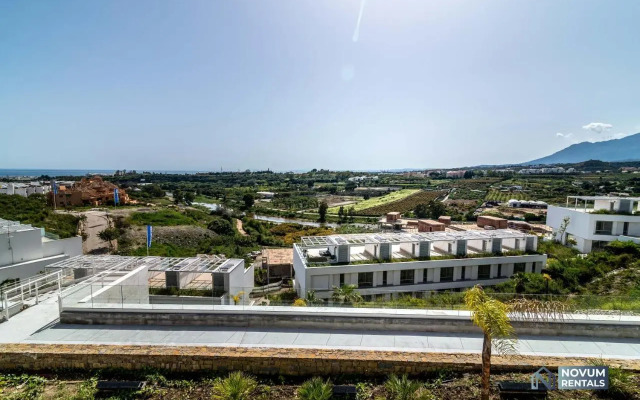 Newly Built 3-BDRM Luxury Apt w/ Stunning Sea Views