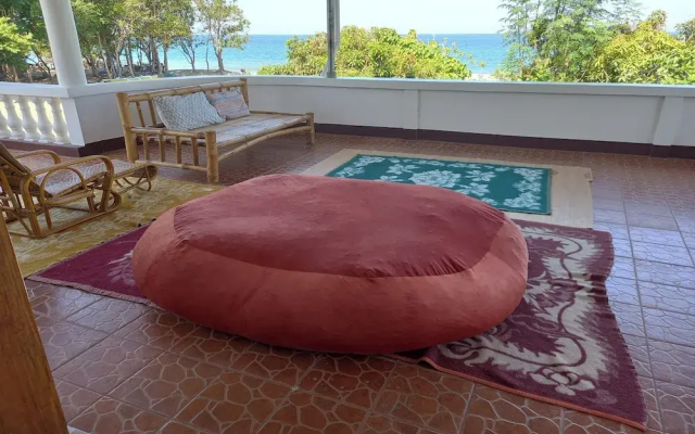 Seven Waves Beachfront