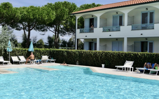 Residence con piscina a 450 mt dal mare