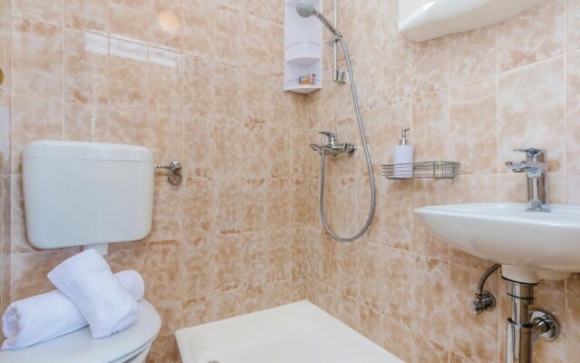 Beautiful Home in Zaton Mali With Wifi and 3 Bedrooms
