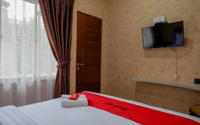 RedDoorz @ Jalan Majapahit Semarang