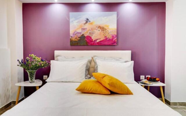 Purple- Lux Studio 2 From Metro Petralona
