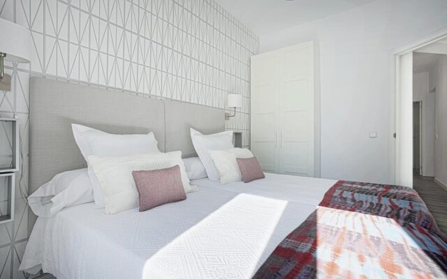 The Best Location. 8Pax. 3Bd And 2Bth. Reina Sofia Ii