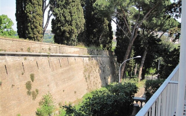 Comfortable Trastevere Apartment, Wifi, Parking