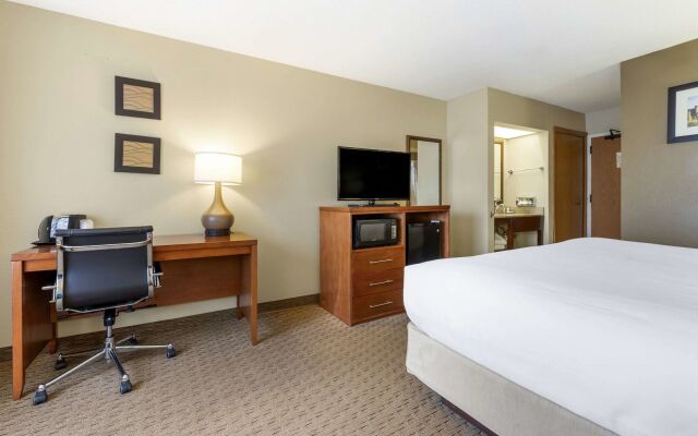 Comfort Inn & Suites Black River Falls I-94