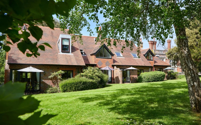 Macdonald Elmers Court Hotel