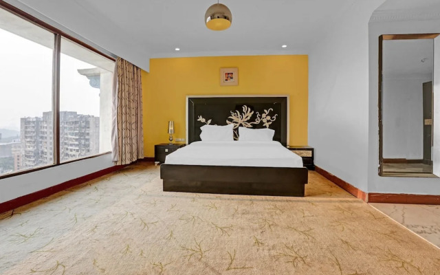 Townhouse 808 Royal Palms Shared Serviced Apartment by OYO Rooms