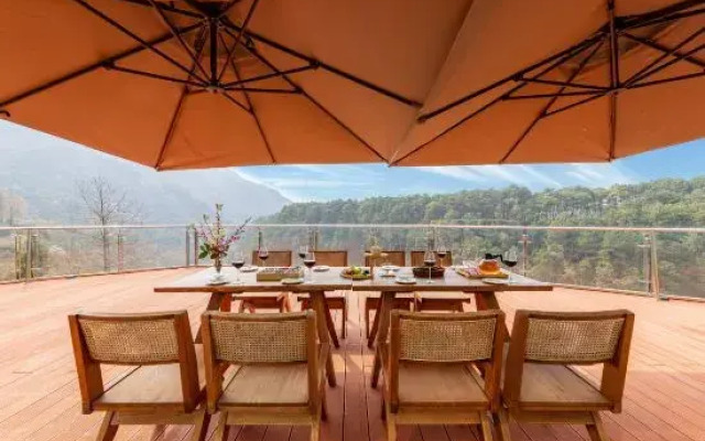 Tengchong Ginkgo Town Mid-Levels Cliff Hotel