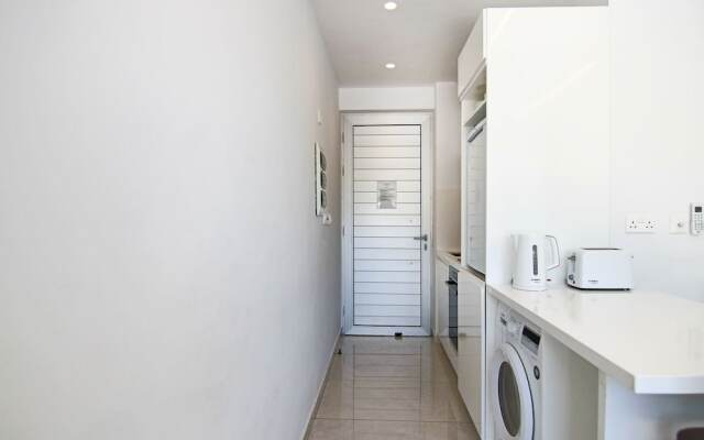 Phaedrus Living: Seaside Deluxe Flat Harbour 112