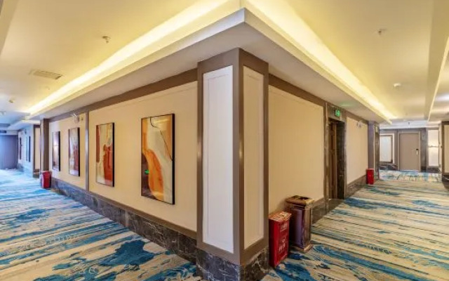 Intime Hotel (Panzhihua College Wanda Plaza)