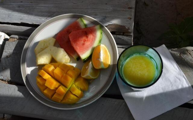 Yellow Card Apartment & Bungalow