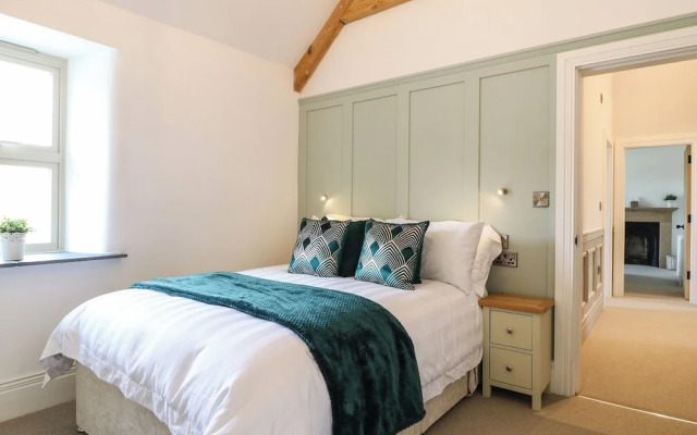 Upper Hurst Farmhouse