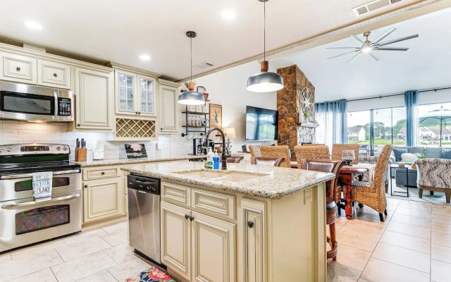 Paddleboards, Life Vests: Lake Conroe Getaway!